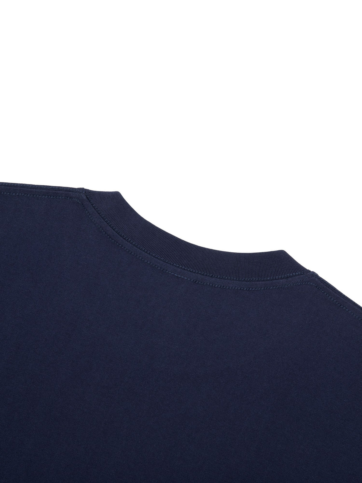 Neckline from the back, classic shoulder